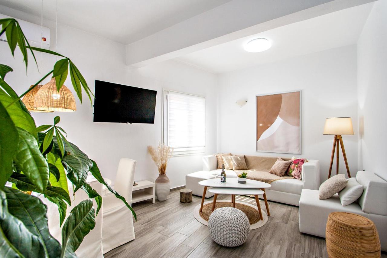 Capolavoro, Boutique Apartment With Unique Rooftop Skiathos Town Exterior foto
